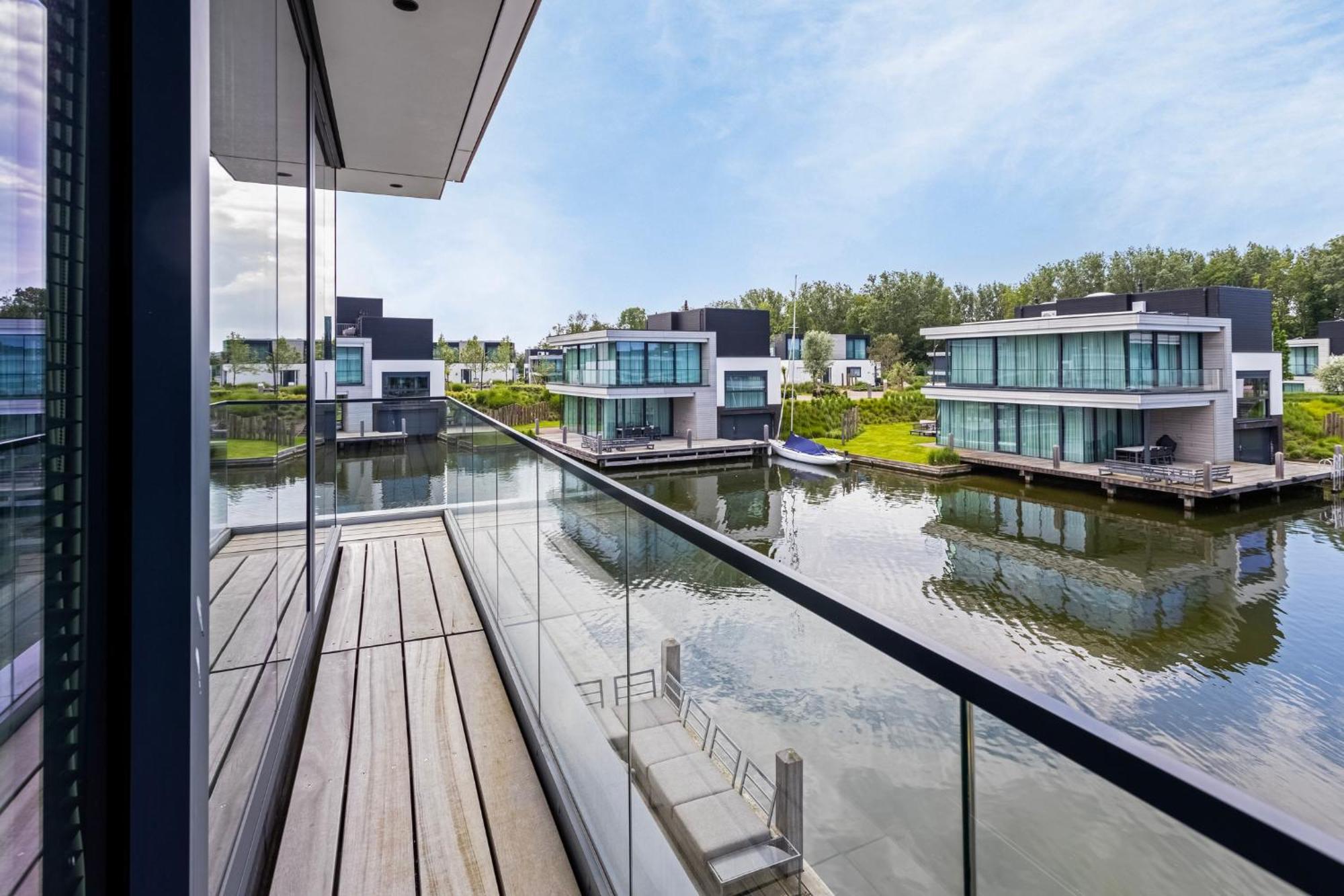 Lake House With Dock At Lake Veere, Zeeland Arnemuiden Eksteriør billede